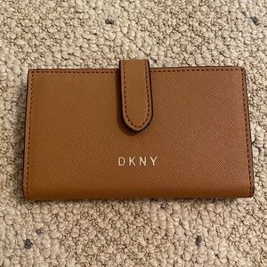 This is a DKNY Bryant Bifold Card-Wallet!